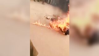 Thief burned in front of public in Nigeria