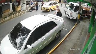 Get out of the WAY! Bull Runs through Streets causes Panic