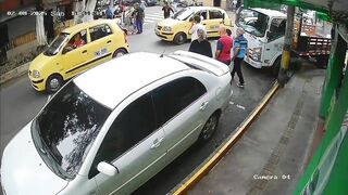 Get out of the WAY! Bull Runs through Streets causes Panic