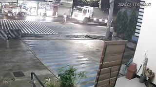 Construction Worker has about the Worst Death you can Imagine. Watch