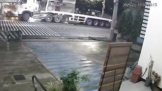 Construction Worker has about the Worst Death you can Imagine. Watch