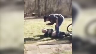 Dad Slaps The Shit Out Of This Man Who Hitting On His 6y.o Daughter