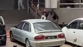 Asian Man With Chopping Knife Went Amok In Public Attacking an Indian Man