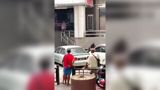 Asian Man With Chopping Knife Went Amok In Public Attacking an Indian Man