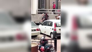 Asian Man With Chopping Knife Went Amok In Public Attacking an Indian Man