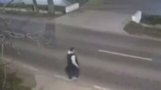 Good Man tries to Stop his Drunk Friend in the Street and is Killed by Him