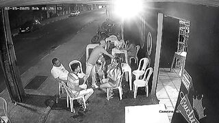 Man pulls up his Chair to Flirt with Girl and gets HUGE Knife tothe Back