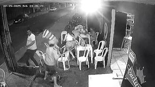 Man pulls up his Chair to Flirt with Girl and gets HUGE Knife tothe Back