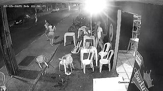 Man pulls up his Chair to Flirt with Girl and gets HUGE Knife tothe Back