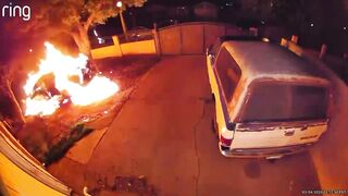 He enters the patio of a house to set fire to a car and catches fire himself