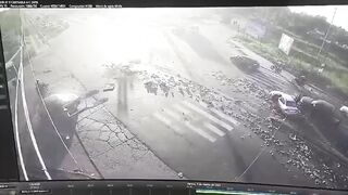 Bus Full of Food Runs Traffic Light causing Death and Destruction (Watch Aftermath)