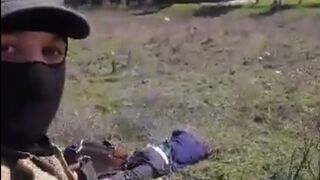Syrian takes Selfie with Soldier while Executing Him