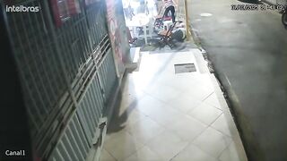 Military Police Officer in South Africa will not be Leaving a Tip