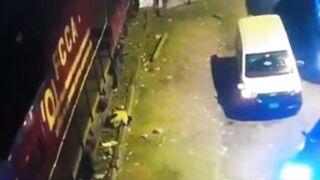 I don’t know how he is alive. Train runs over a man in Ate: disturbing video of the exact moment of impact
