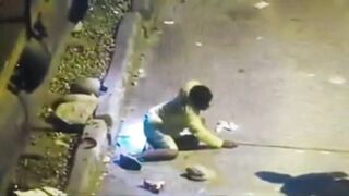 I don’t know how he is alive. Train runs over a man in Ate: disturbing video of the exact moment of impact