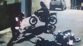 Motorcyclist is shot dead upon arriving at his mother's house