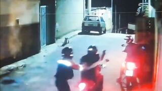 Motorcyclist is shot dead upon arriving at his mother's house