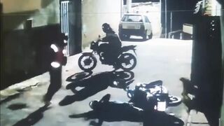 Motorcyclist is shot dead upon arriving at his mother's house