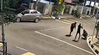 Restaurant Worker Attacked By a Group of Gangsters With Machete For His Rude Attitude