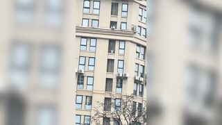Poor Girl with "Personal Problems" Falls and has a Brutal Hit against the Building