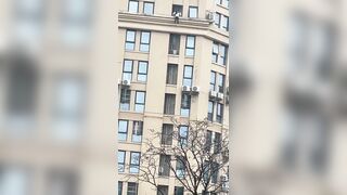 Poor Girl with "Personal Problems" Falls and has a Brutal Hit against the Building