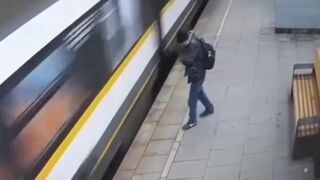 Drunk Man 'unraveled' by Commuter Train at Kurskaya Railway Station in Moscow