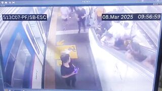 The Chinese and Escalators just can't Get Along