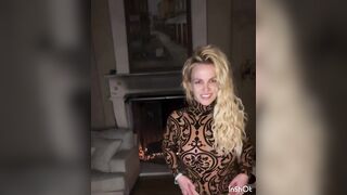 Britney Spears sparks fresh concerns for her wellbeing as she posts another bizarre I