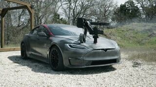 BREAKING: A Texas man has mounted a Minigun on the hood of his custom Tesla S Plaid