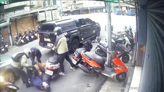 Ever seen a Biker Attacked by Pitbull from outside a Car Window