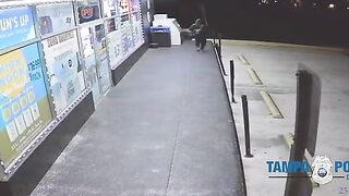 Burglars use Chainsaw to Break into Store in Tampa, Florida