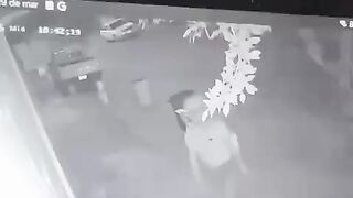 An 11-year-old boy is sent by the "El Mayito Flaco" criminal group to murder a woman from the "La Chapiza" faction in Culiacán.