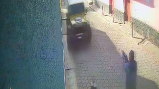 4 Gangsters Light Up a Green Jeep then Come Back for More
