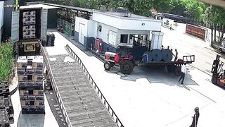 Bad Day to be a Security Guard at this Place, at this Exact Time