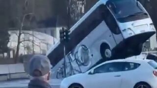 Bus Driver Zigged when he should have Zagged in Italy. Fatal for Him