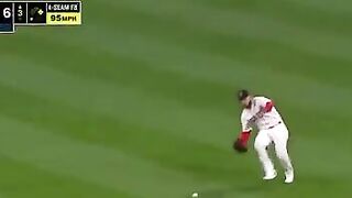 WOW: Even if You're Not a Baseball Fan u Have to be Impressed...this Play is Incredible!