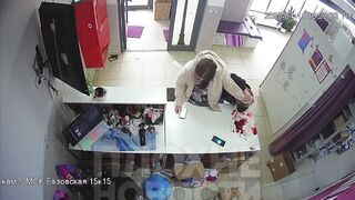 World's Worst Customer Beats Up Lady behind the Counter