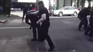 Antifa attacks American patriot and discovers it was better not to. (Classic)