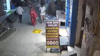 2 dead after a wall collapsed on them