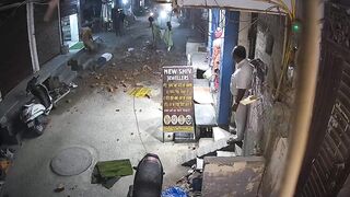 2 dead after a wall collapsed on them