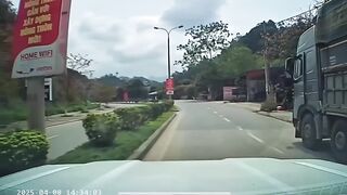 'Glued' to phone, male student WAKES UP!