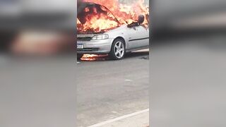 Driver dies charred after car catches fire