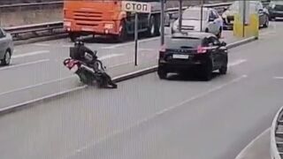 Motorcyclist loses a Leg over this Accident