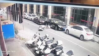 Final Destination in Full power: Single Brick falls from Building and Kills Woman on Bike