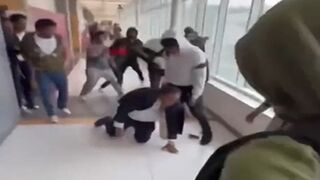 Georgia Thug Students Attack Elderly Teacher in Hallway