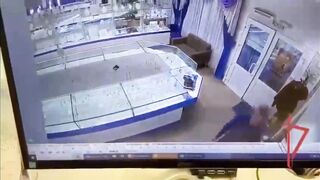 18-year-old criminal with Ax is Going NOWHERE...Major Failed Robbery