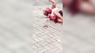 Fight between women ends in attack with fork in busy square in Rio