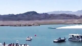 USA Racing Boat puts on a Show for the Crowd by Accident