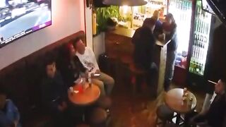 Man is brutally eliminated while sharing with his friends