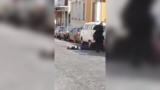 Police in Brazil Shoot Dead Kidnapper very Quickly (Bad Cameraman)